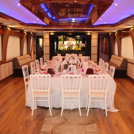 Luxury Private Yacht Rental (Mega Denden)